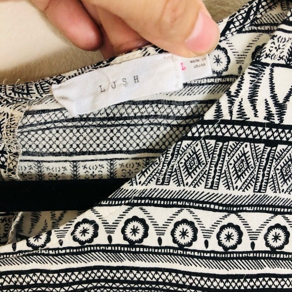 Lush by Anthropologie geometric tribal design crop top women’s size Large - Picture 6 of 10